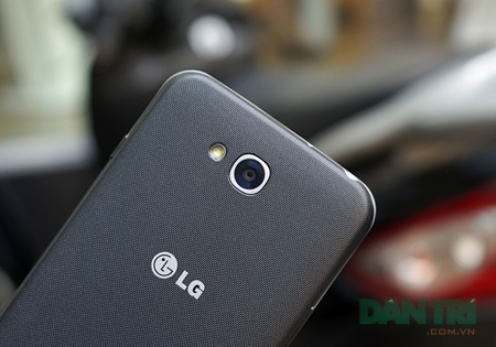 Đập hộp bộ đôi LG L Series III mới nhất tại Việt Nam - 14 Mặt sau L90 Dual.