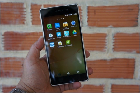 Ngắm Xperia Z2 màu trắng đẹp mắt tại Việt Nam - 14 Máy chạy nền Android 4.4.2 KitKat mới nhất của Google.