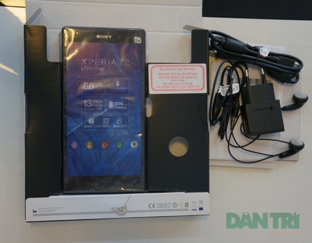 Phablet tầm trung của Sony bất ngờ bán sớm tại Việt Nam - 3 Toàn bộ phụ kiện chính hãng đi kèm máy.
