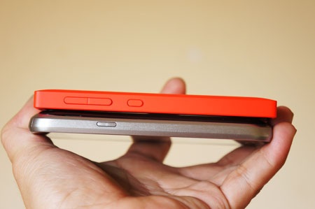 Cả hai sản phẩm đều có độ hoàn thiện tốt và đầy chắc chắn. 