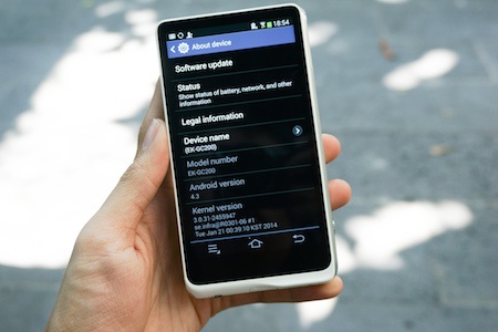 Samsung Galaxy Camera 2 có mã hiệu EK-GC200, hoạt động với nền tảng Android 4.3 JellyBean.
