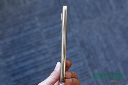 Người dùng sẽ thấy màu vàng thật sự nổi bật hơn hẳn so với các màu sắc khác.