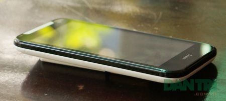 Đập hộp smartphone phổ thông HTC Desire 310 - 6 Cạnh trái trơn.