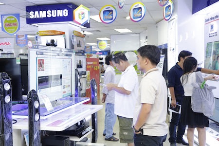 Người tiêu dùng bối rối trước việc mua sắm TV theo chuẩn mới.