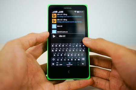 Giao diện mang phong cách của Windows Phone chứa toàn bộ các ứng dụng có sẵn trong máy.