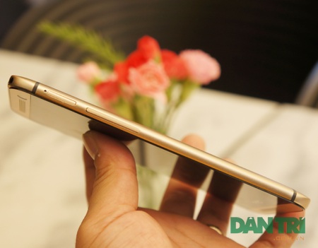 Xuất hiện HTC One M8 Gold đầu tiên về Việt Nam - 4 Lớp vỏ nguyên khối ôm trọn viền màn hình.