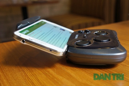 Ngắm thiết bị chơi game cầm tay hỗ trợ cho smartphone của Samsung