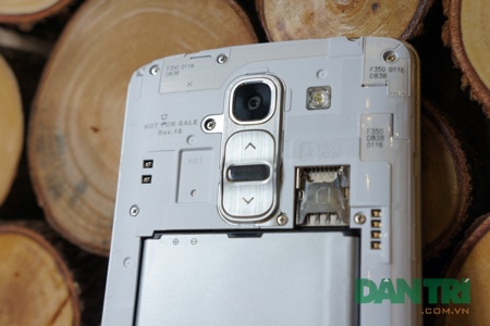 Để thay pin, thẻ nhớ và SIM. 