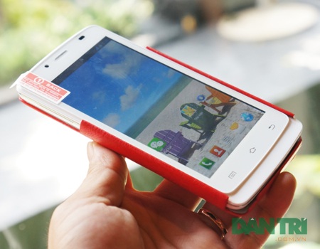 Thêm một thương hiệu điện thoại Việt gia nhập cuộc đua smartphone - 12 Phá cách với khung viền ở cạnh dưới.