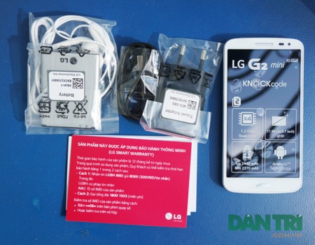 Đập hộp LG G2 mini – phiên bản thu nhỏ của G2 - 3 Toàn bộ phụ kiện, sách hướng dẫn đi kèm máy.