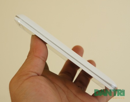 Đập hộp LG G2 mini – phiên bản thu nhỏ của G2 - 9 Cạnh phải.
