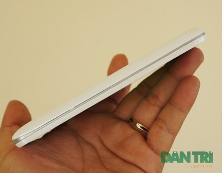 Đập hộp LG G2 mini – phiên bản thu nhỏ của G2 - 10 Cạnh trái.