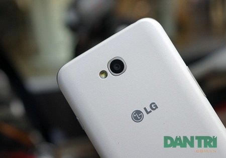 Đánh giá smartphone giá rẻ LG L70 Dual chạy Android 4.4 - 4 L70 (bên trái).