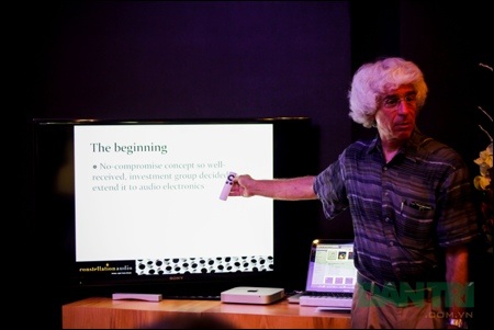 Ông Peter Madnick – Phó Chủ tịch phụ trách mảng Engineering giới thiệu chi tiết về Amplifier. 