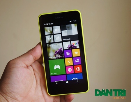 Những smartphone giá tốt, cấu hình cạnh tranh hè 2014 - 4 Giao diện sử dụng chính, người dùng có thể thay đổi hình ảnh màn hình này.
