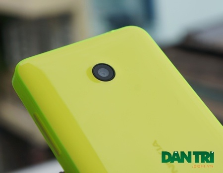 Đập hộp Lumia 630 màu vàng chanh chính hãng tại Việt Nam - 7 Camera 5 Mpx không có đèn flash trợ sáng.
