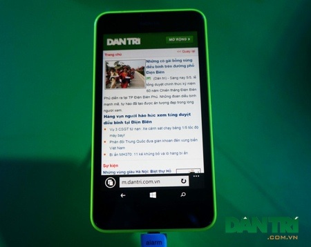 Thử lướt web trên Lumia 630.