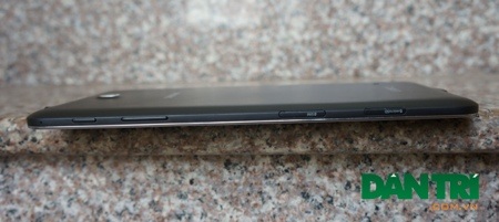 Đánh giá máy tính bảng Galaxy Tab 4 8.0 - 3 Máy có kích thước 124 x 210 x 7,95 mm và nặng 320 gram.