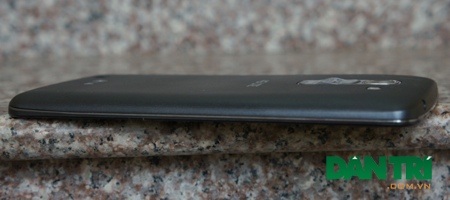 Đập hộp LG G Pro 2 chính hãng tại Việt Nam - 9 Cạnh phải và trái trơn, không tích hợp phím bấm vật lý nào.