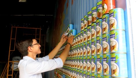 Doanh nghiệp Việt gây "sốt" với Bản đồ thế giới từ lon đã sử dụng - 1 Đọc những thông tin kinh tế - tài chính mới nhất trên