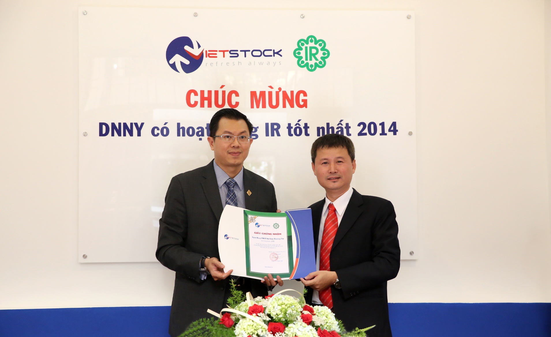 Sacombank có hoạt động quan hệ nhà đầu tư tốt nhất năm 2014