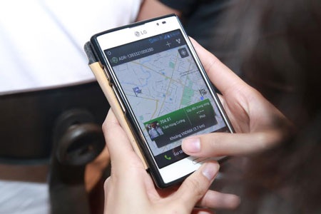 GrabTaxi thu phí, tài xế "chọn khách mà chơi"? - 1 Nhiều khách hàng phản ánh gọi GrabTaxi, đặc biệt là quãng ngắn, khá khó khăn