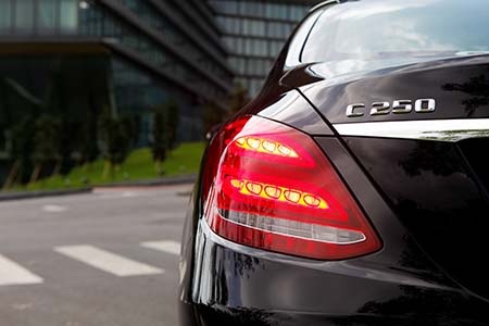 Khởi điểm từ 1,389 tỷ đồng cho Mercedes-Benz C-class thế hệ thứ tư - 11 Việt Hưng - Minh Thanh