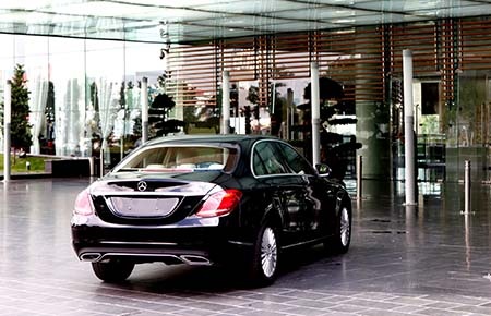 Khởi điểm từ 1,389 tỷ đồng cho Mercedes-Benz C-class thế hệ thứ tư - 15 Việt Hưng - Minh Thanh