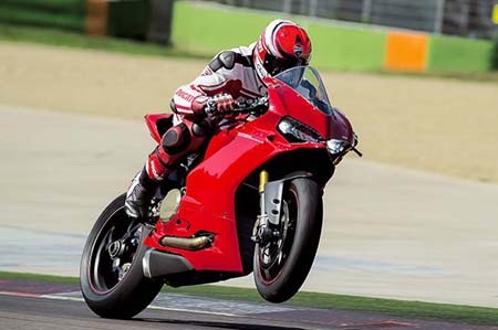 Ngũ hổ tướng tại EICMA 2014 - 9 Năm nay Honda mang tới nguyên mẫu chiếc xe đua MotoGP của mình, chiếc RC213V-S.