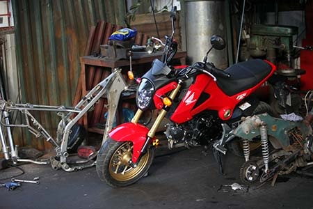 Honda MSX 125 – "Thảnh thơi" ở phân khúc minibike - 10 Chiếc xe này có bình xăng 5,5L và lượng dầu máy 0.9L