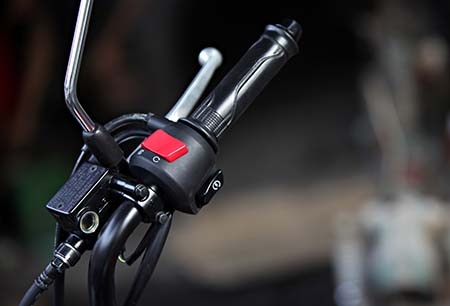 Honda MSX 125 – "Thảnh thơi" ở phân khúc minibike - 15 Thiết kế các nút điều khiến trên tay lái không có gì thực sự khác biệt, với công tắc điện bên phải