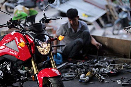 Honda MSX 125 – "Thảnh thơi" ở phân khúc minibike - 17 Hệ thống đèn pha dạng chiếu mang lại cái nhìn hiện đại hơn và cũng hiệu quả hơn so với đèn halogen