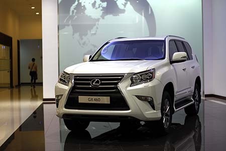 Hiện tại ở Việt Nam đối thủ của Lexus GX460 ở phân khúc SUV mid-size hạng sang bao gồm