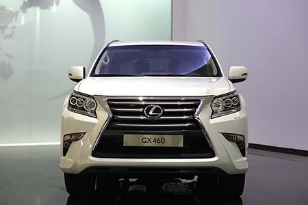 Hiện tại ở Việt Nam đối thủ của Lexus GX460 ở phân khúc SUV mid-size hạng sang bao gồm