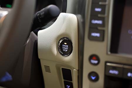 Hiện tại ở Việt Nam đối thủ của Lexus GX460 ở phân khúc SUV mid-size hạng sang bao gồm