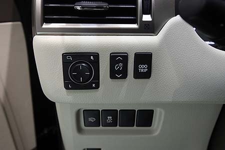 Hiện tại ở Việt Nam đối thủ của Lexus GX460 ở phân khúc SUV mid-size hạng sang bao gồm