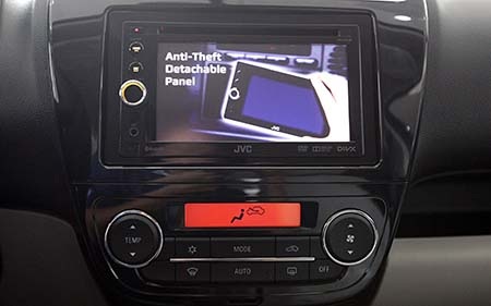 Trang bị giải trí - trang bị giống hệt nhau giữa hai mẫu xe