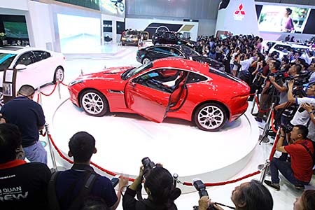 Chính thức khai mạc triển lãm Vietnam Motorshow 2014 - 3 Và với triển lãm