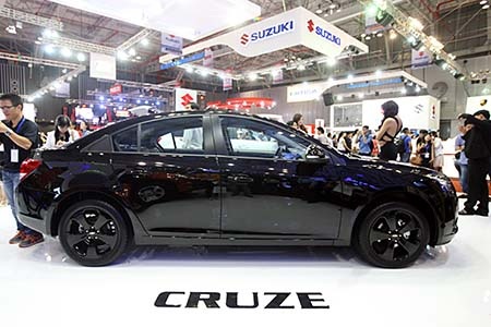 Gm Việt Nam Ra Mắt Chevrolet Cruze Black Edition | Báo Dân Trí