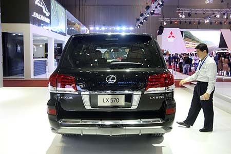 Lexus dàn trận đón Vietnam Motorshow - 3 Lexus dàn trận đón Vietnam Motorshow