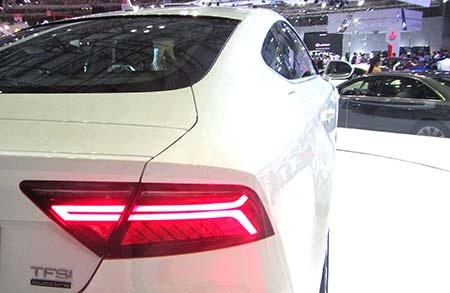 Audi TT chính thức ra mắt tại Việt Nam - 29 Audi TT được
bán với mức giá khởi điểm 1,78 tỷ đồng (đã bao gồm thuế GTGT).