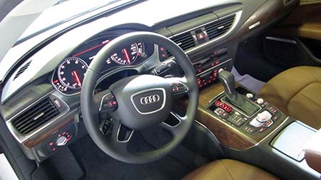 Audi TT chính thức ra mắt tại Việt Nam - 30 Audi TT được
bán với mức giá khởi điểm 1,78 tỷ đồng (đã bao gồm thuế GTGT).