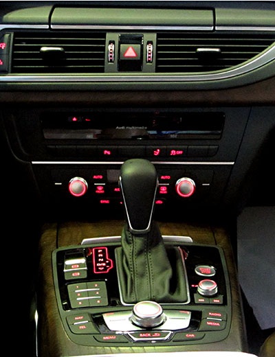 Audi TT chính thức ra mắt tại Việt Nam - 32 Audi TT được
bán với mức giá khởi điểm 1,78 tỷ đồng (đã bao gồm thuế GTGT).