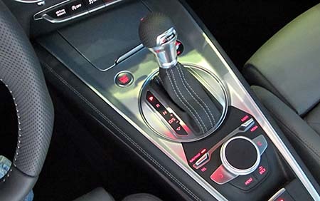 Audi TT chính thức ra mắt tại Việt Nam - 22 Audi TT được
bán với mức giá khởi điểm 1,78 tỷ đồng (đã bao gồm thuế GTGT).