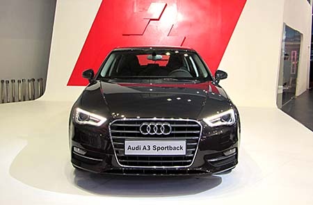 Audi TT chính thức ra mắt tại Việt Nam - 2 Audi A3
hatchback có giá bán khởi điểm từ 1,2 tỷ đồng (đã bao gồm thuế GTGT).