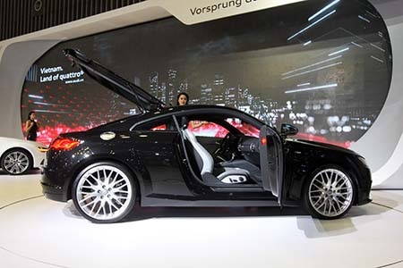 Audi TT chính thức ra mắt tại Việt Nam - 16 Audi TT được
bán với mức giá khởi điểm 1,78 tỷ đồng (đã bao gồm thuế GTGT).