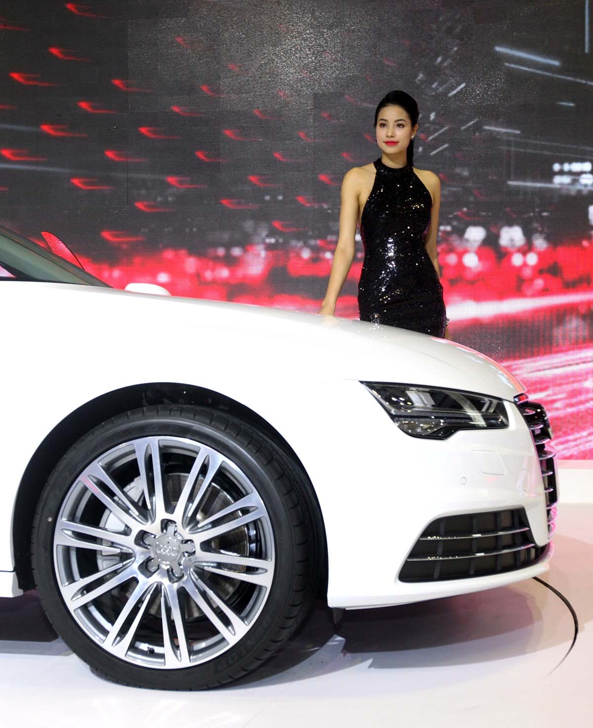 Audi TT chính thức ra mắt tại Việt Nam - 24 Audi TT được
bán với mức giá khởi điểm 1,78 tỷ đồng (đã bao gồm thuế GTGT).