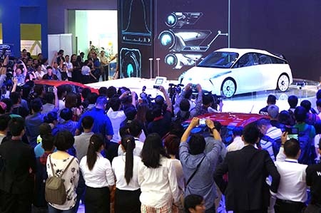 Những "gương mặt" thân quen của Toyota tại Vietnam Motorshow - 1 Những gương mặt thân quen của Toyota tại Vietnam Motorshow