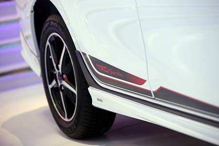 Những "gương mặt" thân quen của Toyota tại Vietnam Motorshow - 7 Corolla Altis 2014: