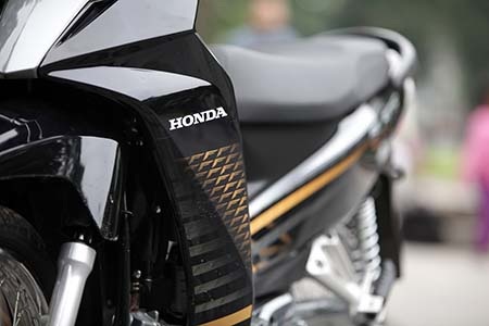 Giá xe máy Honda Blade mới nhất và cách tính chi phí lăn bánh tháng 82023  ra sao